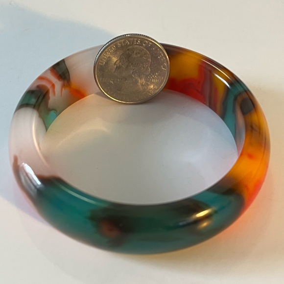 Beautiful Chalcedony Bangle Bracelet in Jade Style - Picture 4 of 10